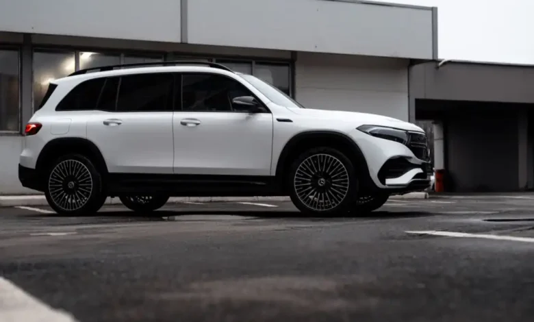 2028 Mercedes GLA Elektrikli SUV: 320 kW Hızlı Şarj ve Yeni Vizyon
