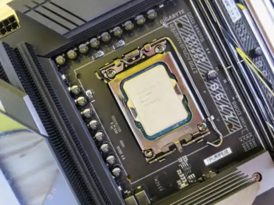 AM5 Sistemlerde Dört DDR5 RAM Çubuğu Hızınızı Nasıl Etkiler?