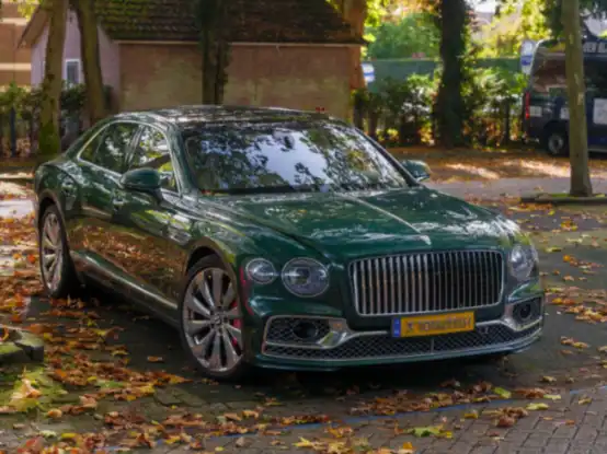 Bentley'nin Elektrikli SUV'u V8 Sesini Orkestra ile Canlandırıyor