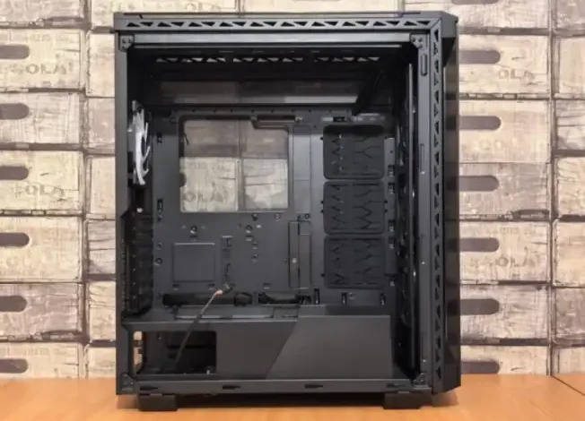 Devasa ATX Kasalar: Boş Yere Yer Kaplıyorlar