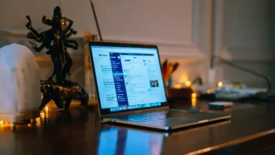 Dizüstü Bilgisayar Etiketlerini Çıkarmak Güvenli mi? Bilmeniz Gerekenler
