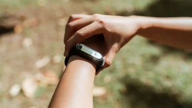 Ekranız Sağlık Takipçileri: Amazfit Helio ve Fitbit Air Karşılaştırması