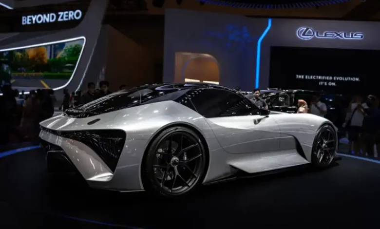Ferrari'nin Elektrikli Atılımı: Yönetici Ayrılığı Stratejik Bir Sinyal mi?