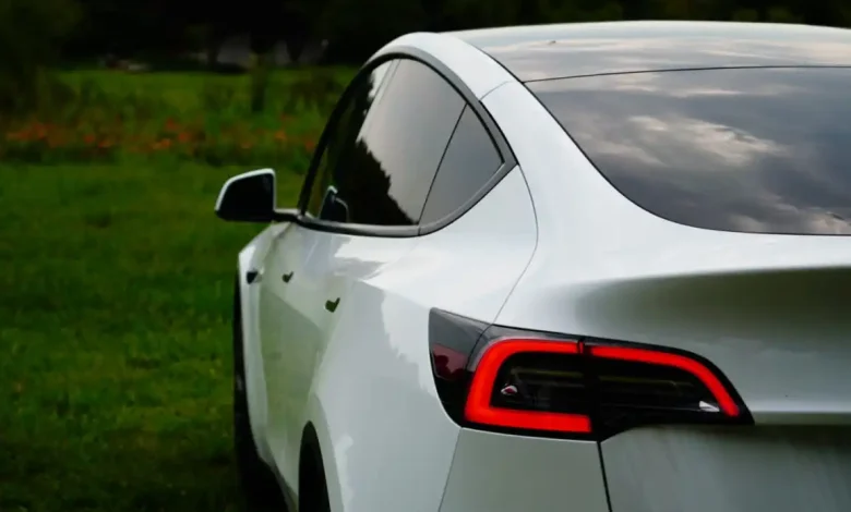 Genişleyen Tesla Model Y L Avrupa Yollarında