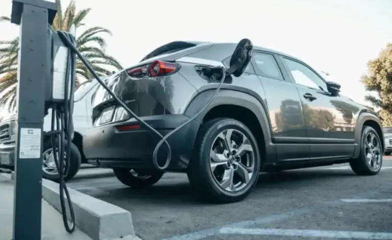 GM'in 2027 Elektrikli Araçları Artık Doğrudan Tesla Supercharger Kullanacak