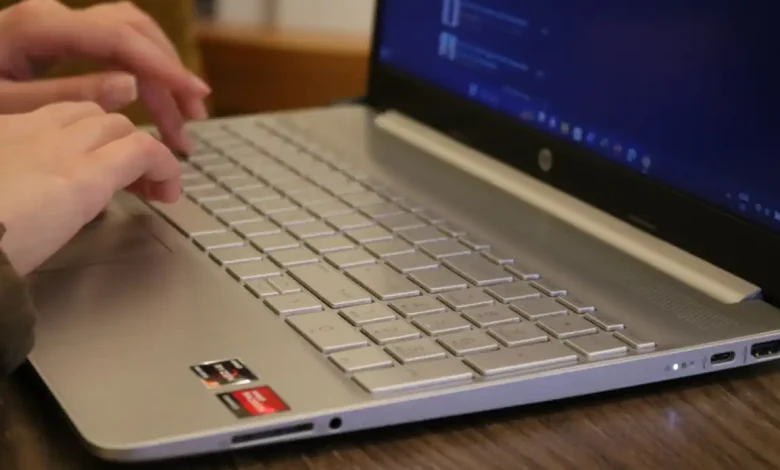 Klavye İçindeki Masaüstü Çağı mı Başlıyor? HP EliteBoard G1a Detaylı İncelemesi