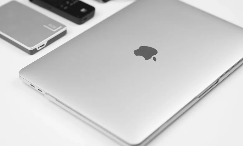 Mac mini'yi Tek Kabloyla Masaüstüne Dönüştürmek