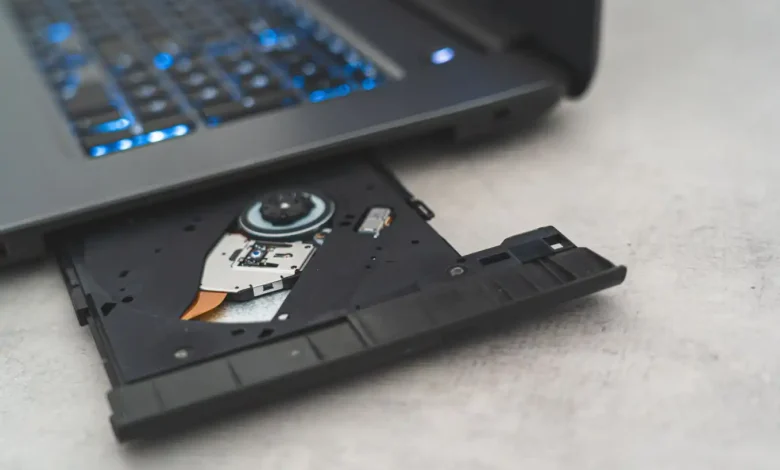 MacBook DVD Sürücüsü: Optik Sürücülü Son Model Hangisiydi?