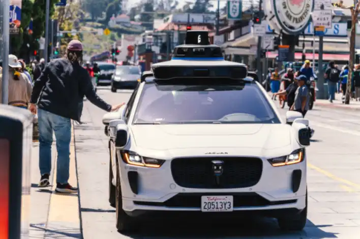 Otonom Uber Mustang'ler Yollara Çıkıyor: Yeni Bir Sürüş Deneyimi