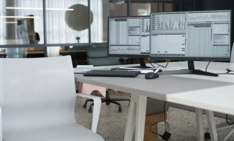 Philips'ten Dünya Lideri: İki Yüzlü Bağımsız Monitör Geliyor