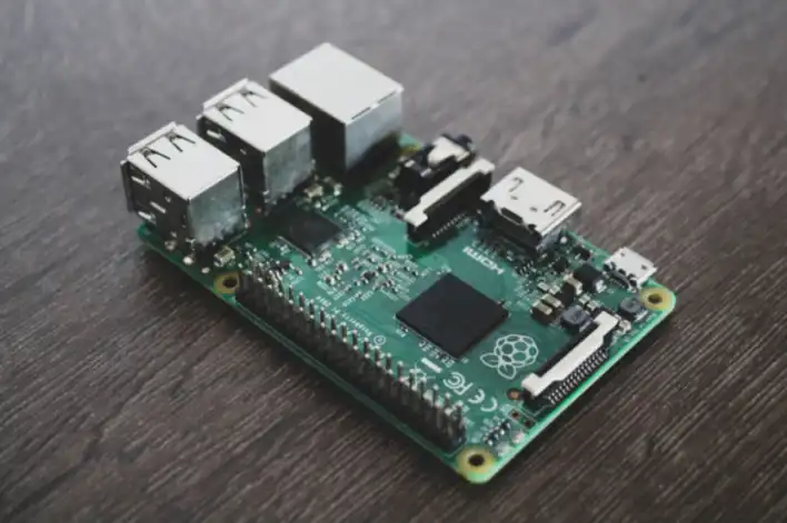 Raspberry Pi, Geniş Ekran Deneyimini 10 İnç ile Yeniden Tanımlıyor