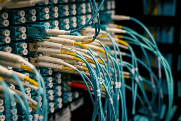 Xfinity'ye Daha Ucuz 5 Fiber İnternet Alternatifi