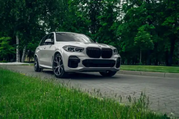 Yeni BMW X5 ve iX5 Piyasada: Elektrikli Dönüşüm Nereye Gidiyor?