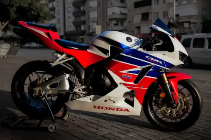 Yeni Honda CBR500R: E-Clutch Teknolojisi ve Türkiye Yolları